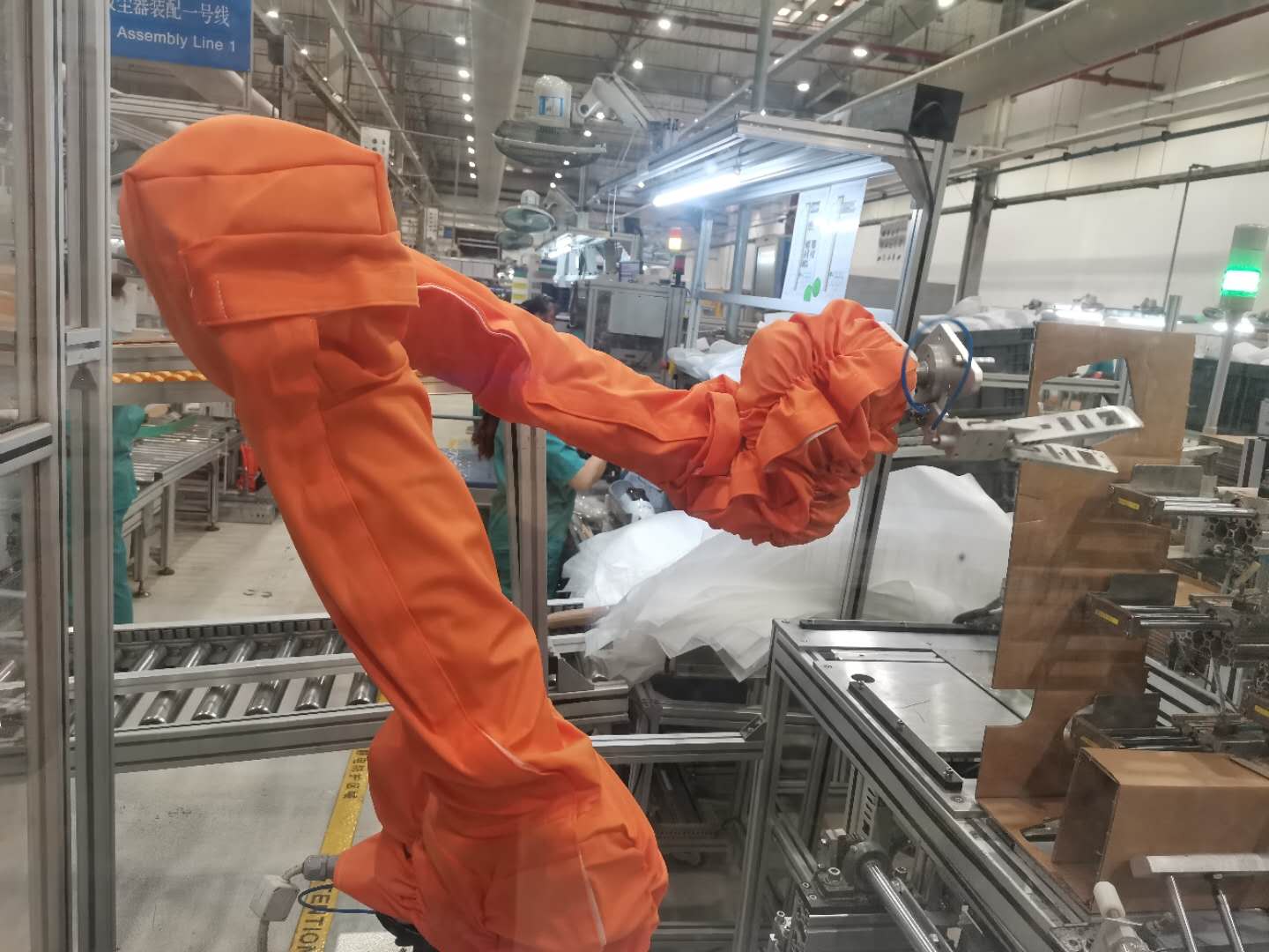 粉尘环境机器人防护服现场参考